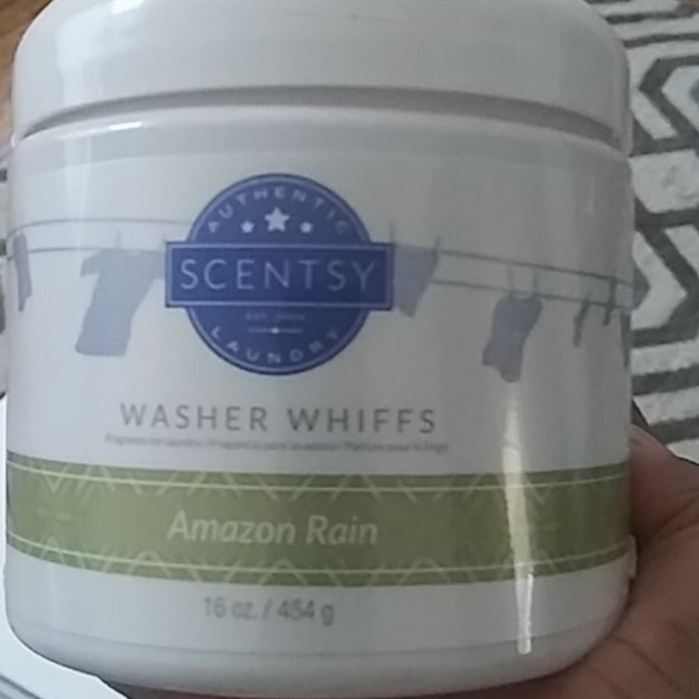 Laundry scented crystals